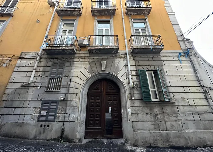 Min From Dante In Palazzo Storico