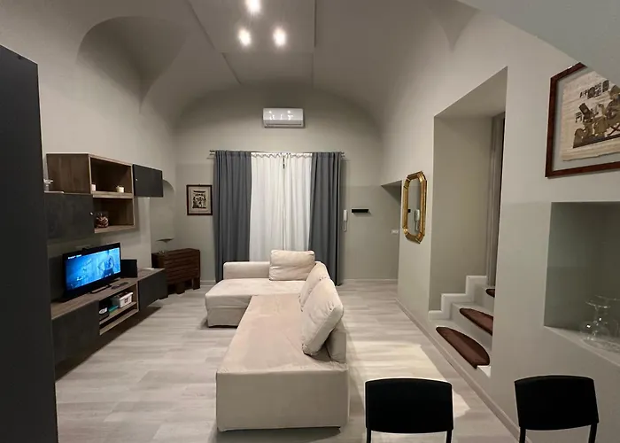 Min From Dante In Palazzo Storico